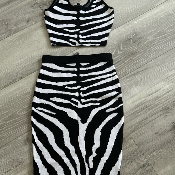 Beautiful zebra set medium available - Picture 3 of 5